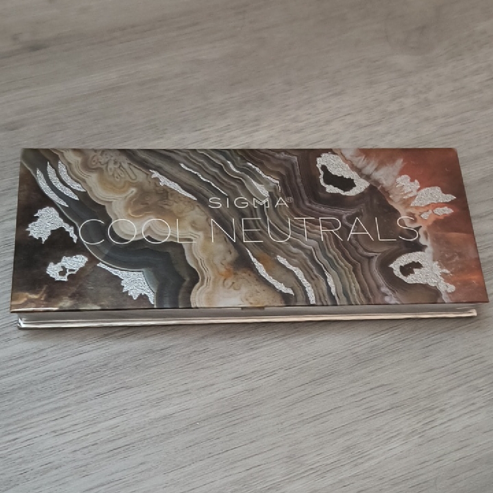 Sigma Beauty Cool Neutrals Eyeshadow Palette - Brown, Gray, Silver Accents